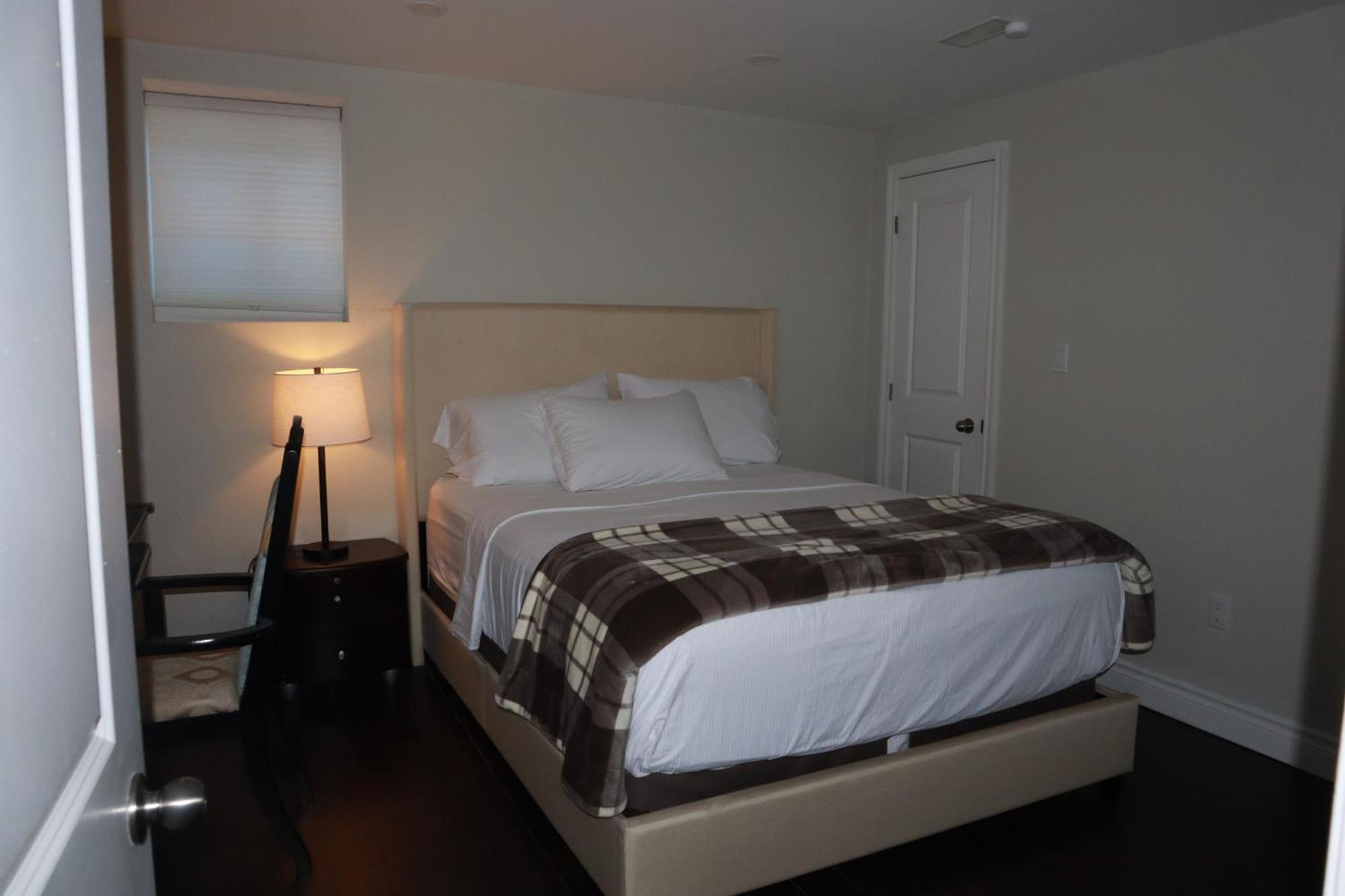 ברמפטון Stunning Furnished 2Bedroom/2Washroom Apartment מראה חיצוני תמונה