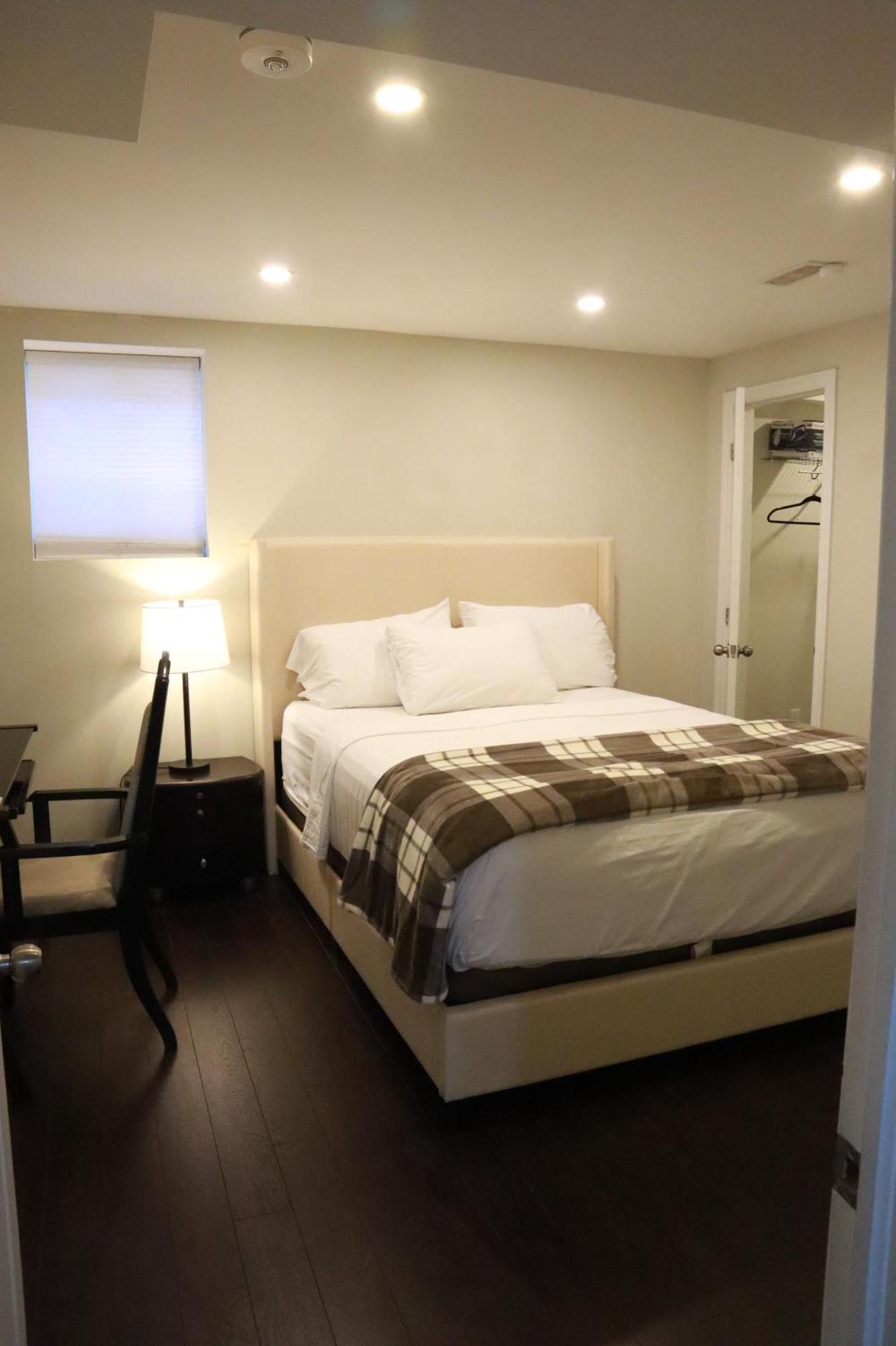 ברמפטון Stunning Furnished 2Bedroom/2Washroom Apartment מראה חיצוני תמונה
