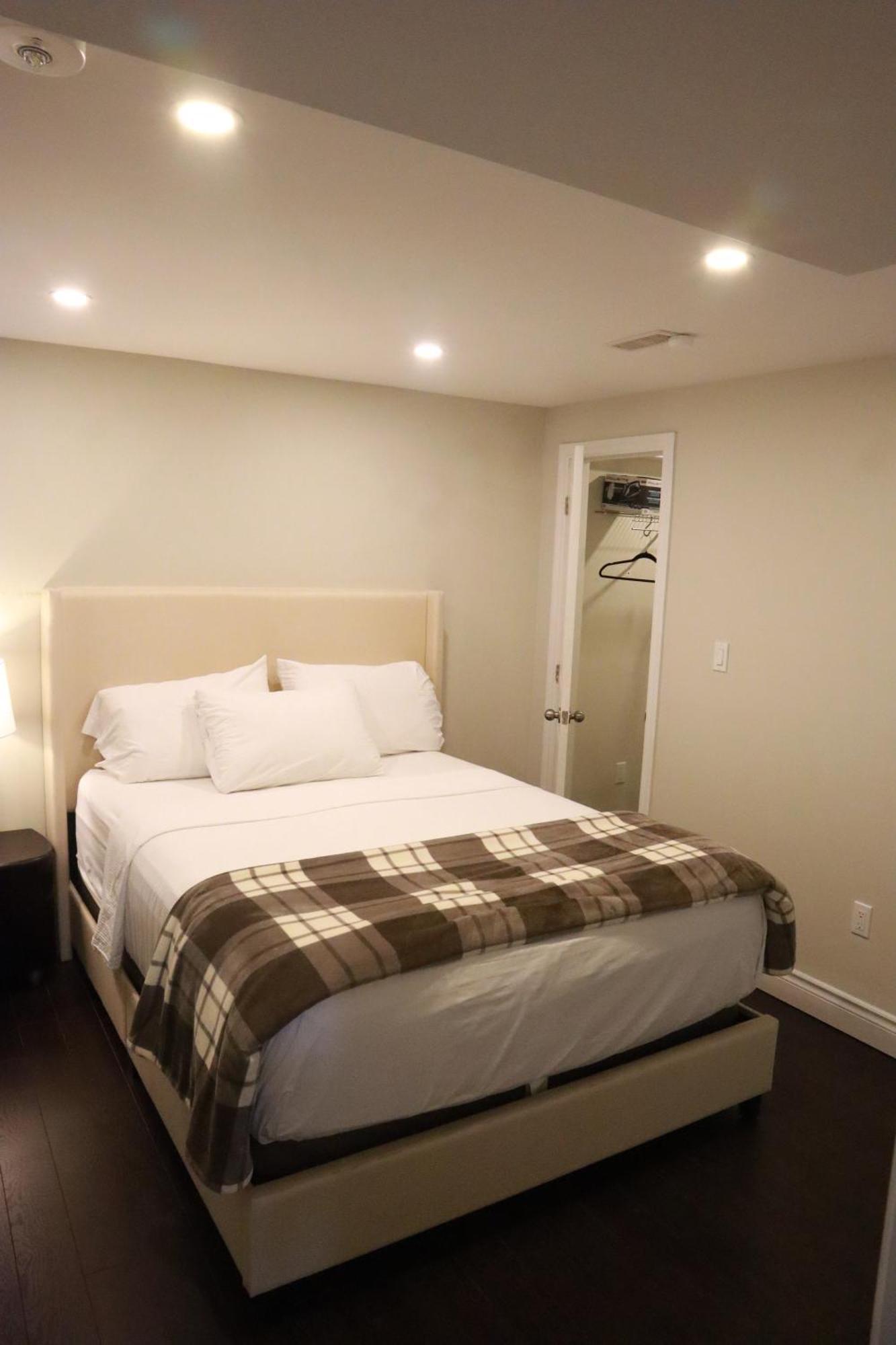 ברמפטון Stunning Furnished 2Bedroom/2Washroom Apartment מראה חיצוני תמונה