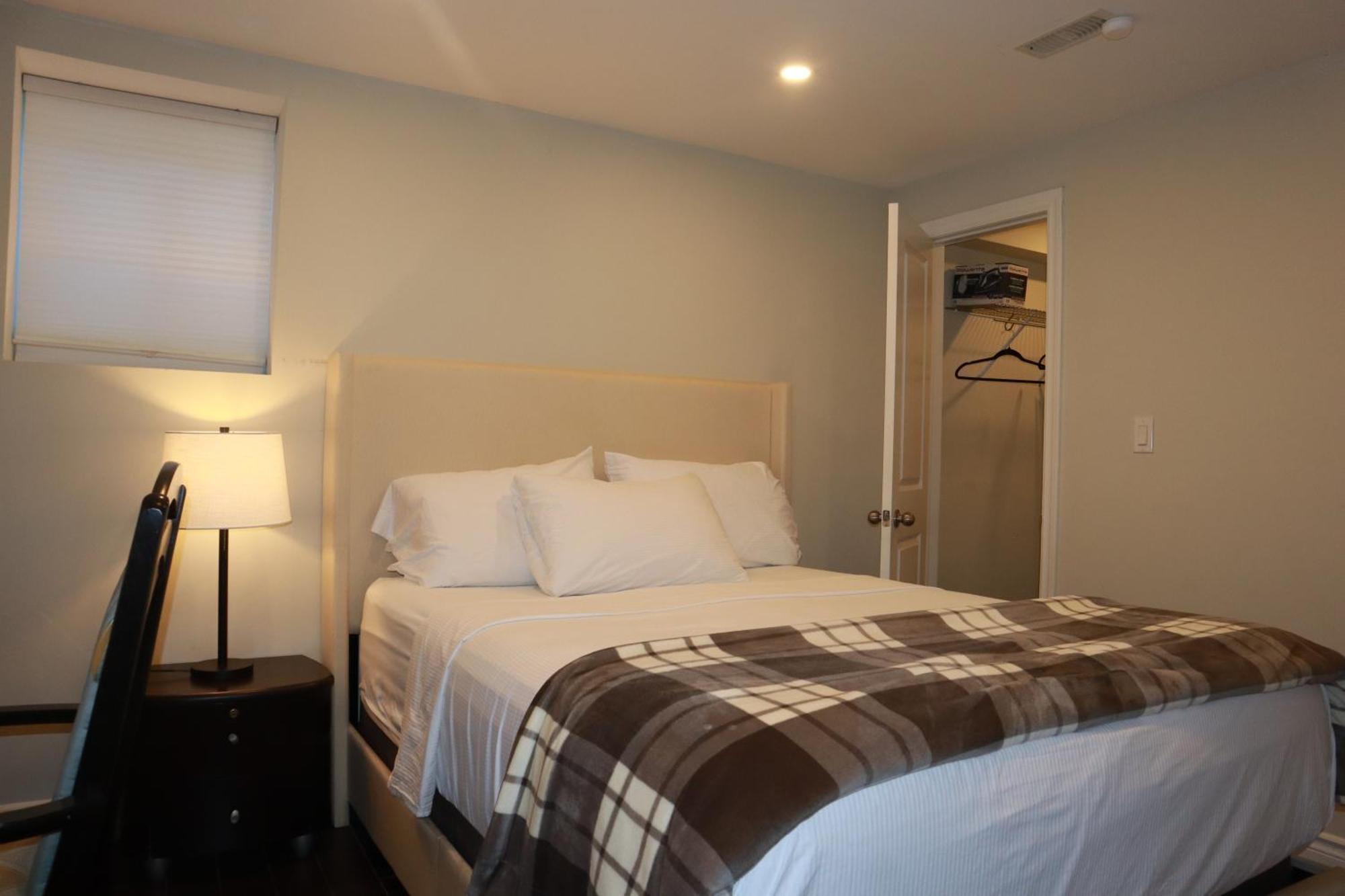 ברמפטון Stunning Furnished 2Bedroom/2Washroom Apartment מראה חיצוני תמונה